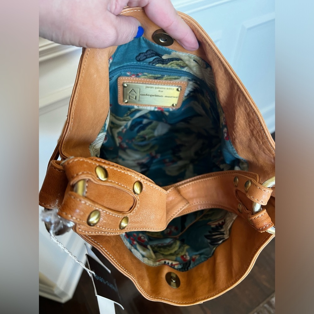Golden Yellow Leather Large shoulder, Hobo Tote bag, with (4) exterior pockets. - Picture 10 of 14